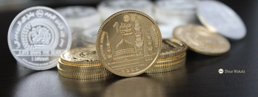 A gold dinar among silver dirhams