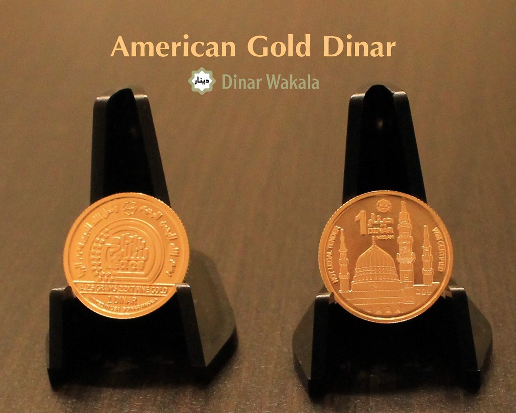 The dinar's two faces on stands